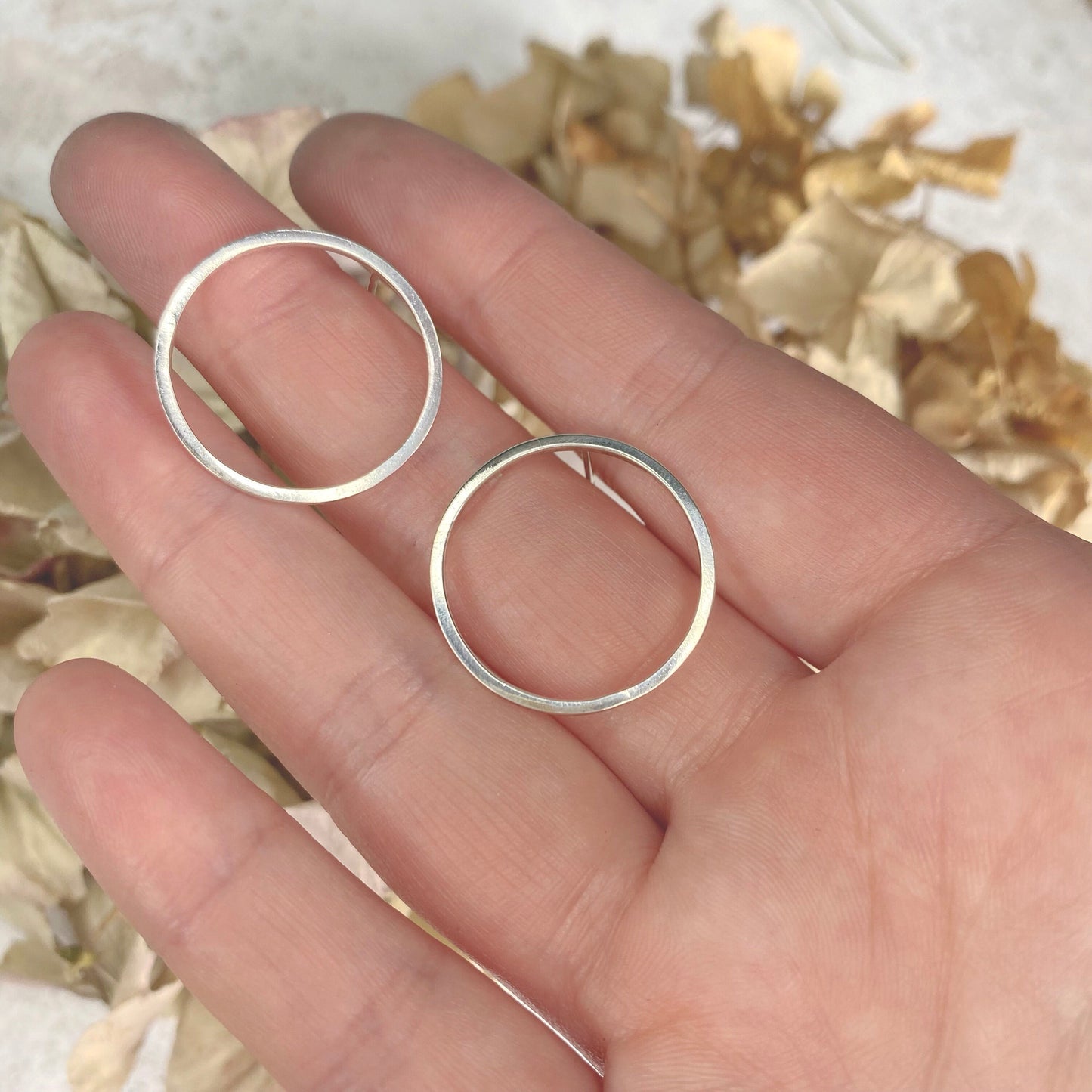 Large minimal circle stud earrings