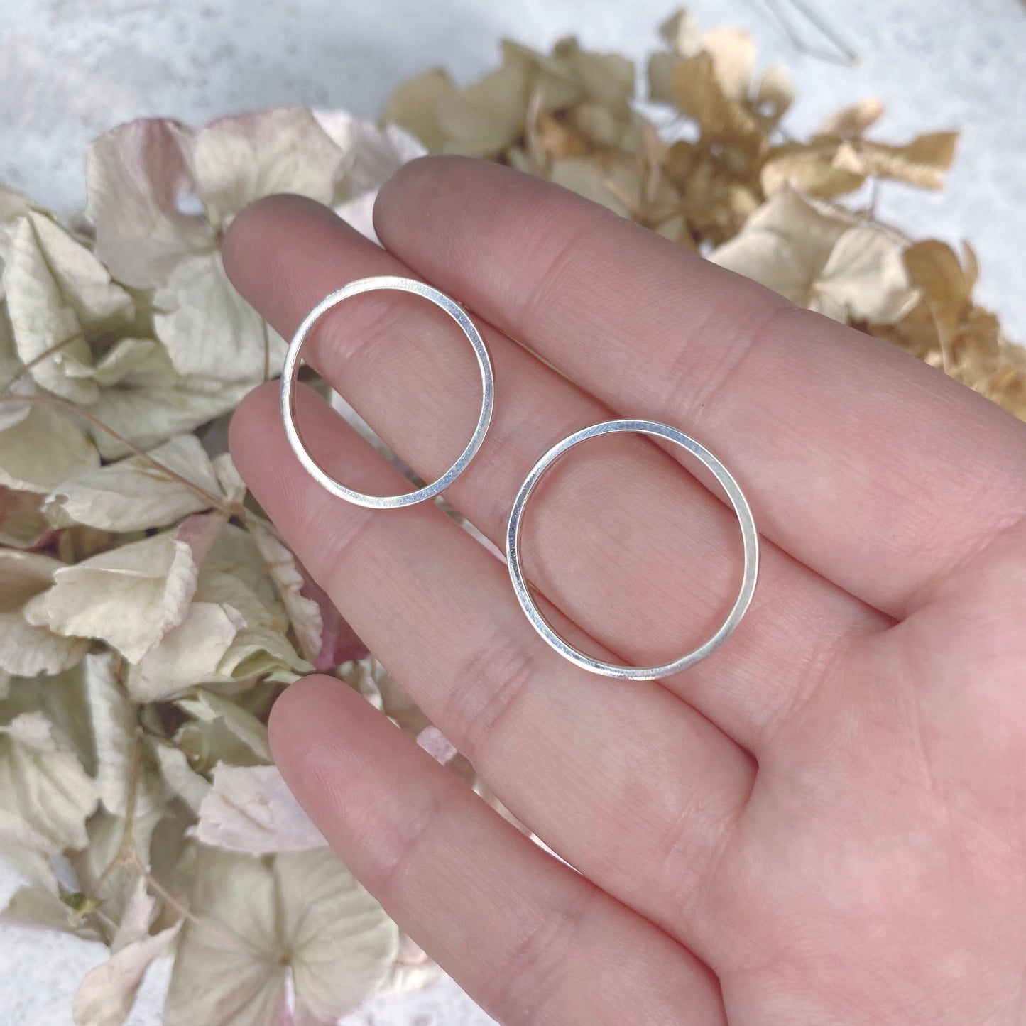 Large minimal circle stud earrings